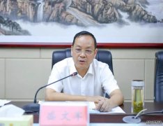 获“全国优秀县委书记”称号1个多月，盛文军当选潜江市市长